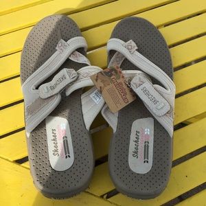 NWT Skechers thong sandal for ladies size 8
